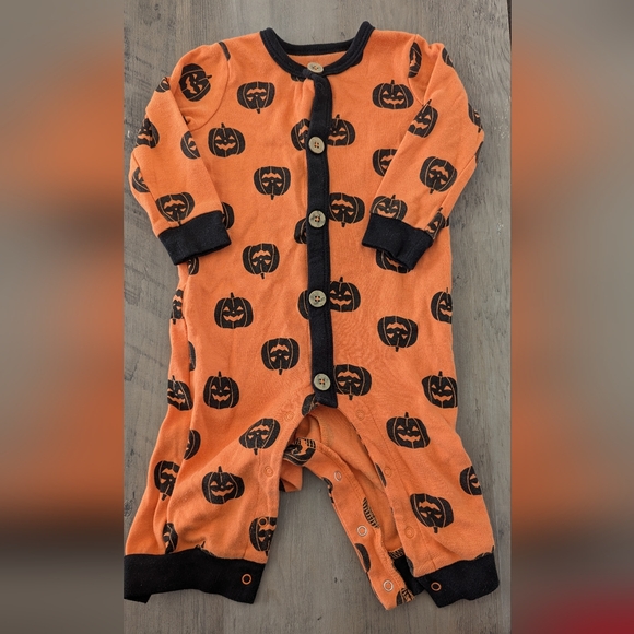 Halloween Themed Baby Onesies Set Size 6-9 Months - Picture 5 of 8